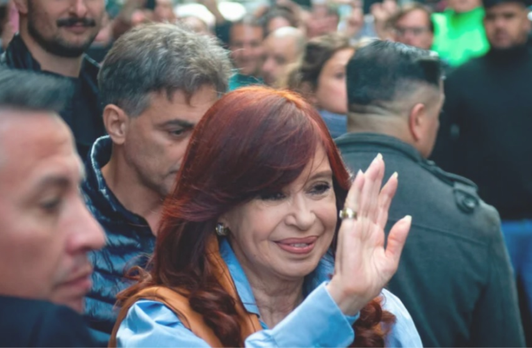 Cristina Kirchner: “Lo peor que nos puede pasar es agachar la cabeza ante lo que está pasando”